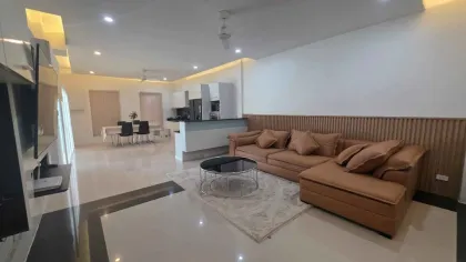 Moderne 2-Zimmer-Villa mit privatem Pool und Dachterrasse in Sai Yuan
