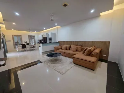 Moderne 2-Zimmer-Villa mit privatem Pool und Dachterrasse in Sai Yuan