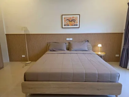 Moderne 2-Zimmer-Villa mit privatem Pool und Dachterrasse in Sai Yuan