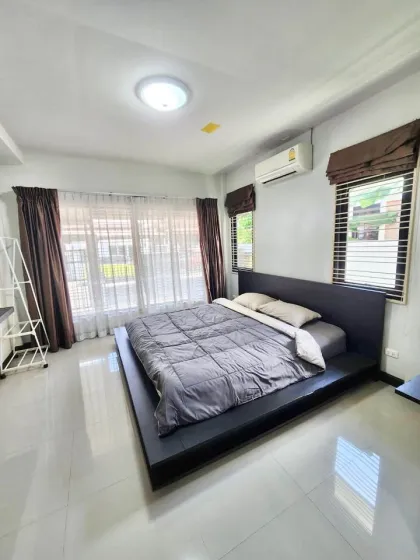 Phanason Grandville Bangjo，Thalang 2卧2浴出租别墅