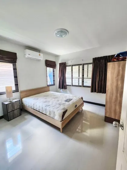 Phanason Grandville Bangjo，Thalang 2卧2浴出租别墅