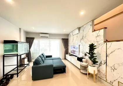 3-Schlafzimmer, 3-Badezimmer Stadthaus in Thalang zu vermieten