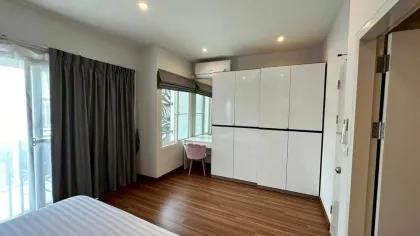 3-Schlafzimmer, 3-Badezimmer Stadthaus in Thalang zu vermieten