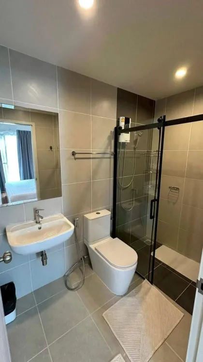 3-Schlafzimmer, 3-Badezimmer Stadthaus in Thalang zu vermieten