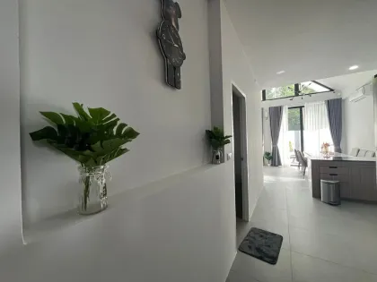 Elegante Poolvilla im neuen nordischen Stil zur Miete in Pa Khlok