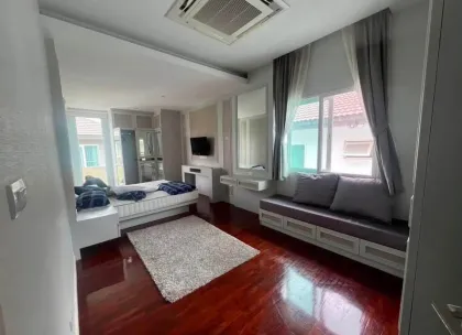 宽敞3卧3卫别墅出租，位于Koh Kaew