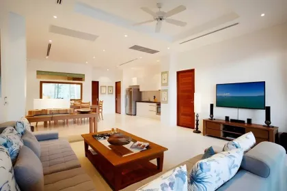 3-Schlafzimmer-Villa mit Meerblick und privatem Infinity-Pool zur Miete in Kamala