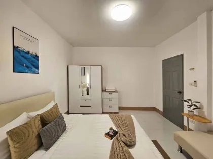 3 Schlafzimmer, 2 Badezimmer Haus mieten in Wongchalerm Garden Ville