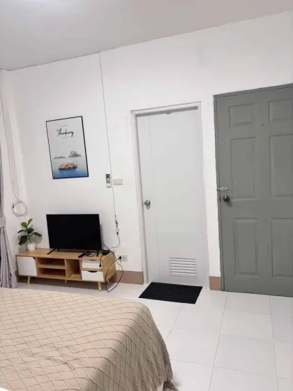 3 Schlafzimmer, 2 Badezimmer Haus mieten in Wongchalerm Garden Ville
