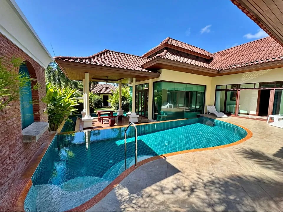 4-Schlafzimmer 5-Badezimmer Villa mit Pool in Cherngtalay