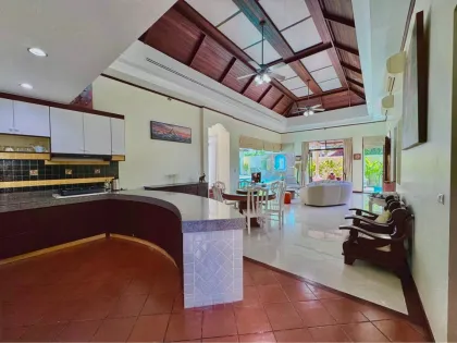 4-Schlafzimmer 5-Badezimmer Villa mit Pool in Cherngtalay