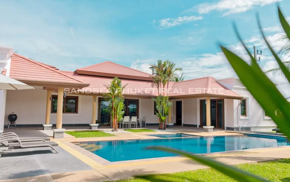 Spacious 4-Bedroom, 5-Bath Villa with Private Pool in Pasak
