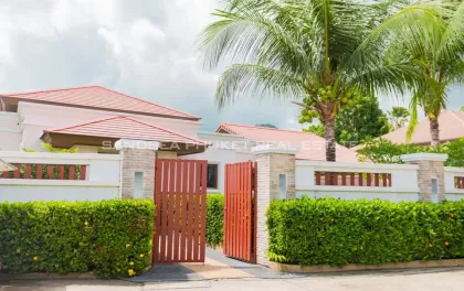 Spacious 4-Bedroom, 5-Bath Villa with Private Pool in Pasak