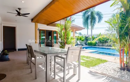 Spacious 4-Bedroom, 5-Bath Villa with Private Pool in Pasak