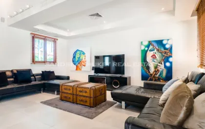 Spacious 4-Bedroom, 5-Bath Villa with Private Pool in Pasak