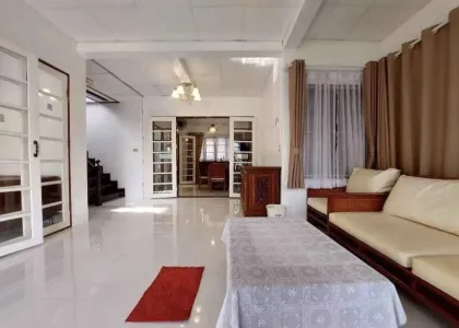 Casa con Jardín de 3 Habitaciones y 2 Baños en Chalong