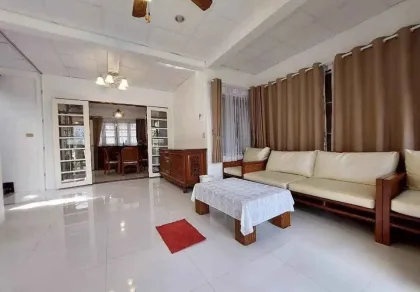 Casa con Jardín de 3 Habitaciones y 2 Baños en Chalong