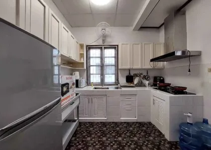 Casa con Jardín de 3 Habitaciones y 2 Baños en Chalong