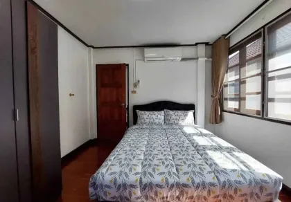 Casa con Jardín de 3 Habitaciones y 2 Baños en Chalong