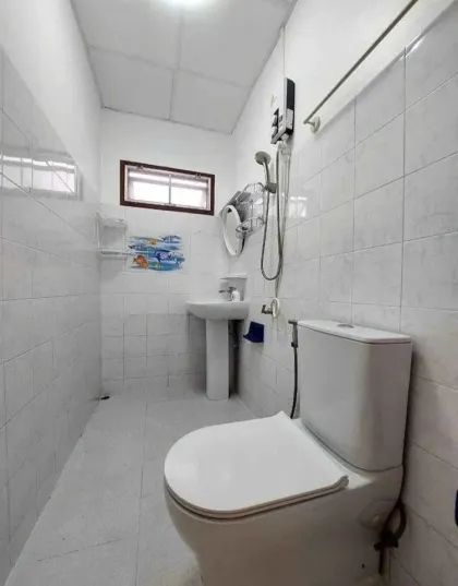 Casa con Jardín de 3 Habitaciones y 2 Baños en Chalong