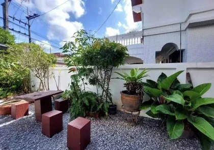 Casa con Jardín de 3 Habitaciones y 2 Baños en Chalong