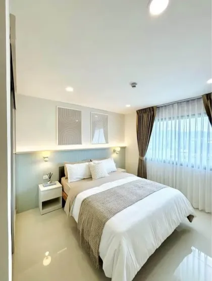 คอนโด 1 ห้องนอนกว้างขวางที่ Ratchaphon Place ให้เช่า