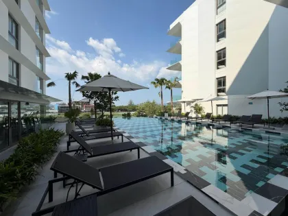 อพาร์ตเมนต์ 2 ห้องนอน 2 ห้องน้ำ ที่ทันสมัยที่ The Aqua Condo บางเทา