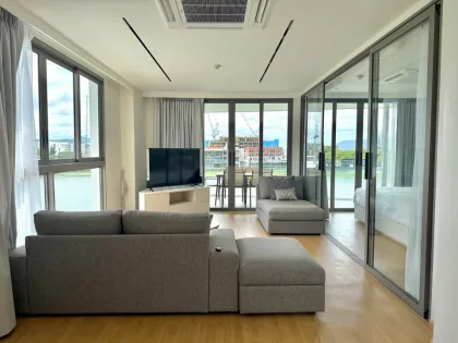 อพาร์ตเมนต์ 2 ห้องนอน 2 ห้องน้ำ ที่ทันสมัยที่ The Aqua Condo บางเทา