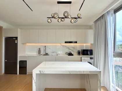 อพาร์ตเมนต์ 2 ห้องนอน 2 ห้องน้ำ ที่ทันสมัยที่ The Aqua Condo บางเทา