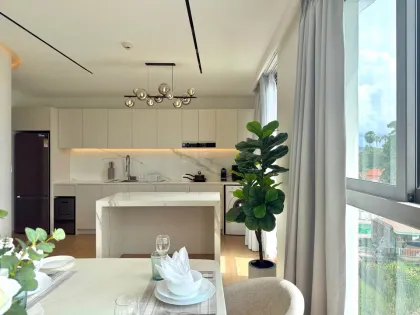 อพาร์ตเมนต์ 2 ห้องนอน 2 ห้องน้ำ ที่ทันสมัยที่ The Aqua Condo บางเทา
