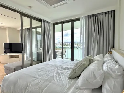 อพาร์ตเมนต์ 2 ห้องนอน 2 ห้องน้ำ ที่ทันสมัยที่ The Aqua Condo บางเทา