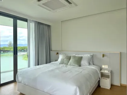 อพาร์ตเมนต์ 2 ห้องนอน 2 ห้องน้ำ ที่ทันสมัยที่ The Aqua Condo บางเทา