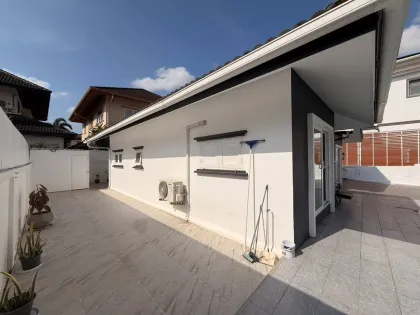 Villa mit Privatpool zur Miete in Land & House Chalong