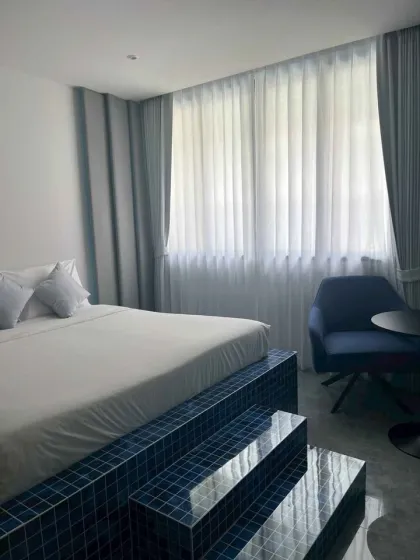 Modernes 1-Zimmer-Apartment zur Miete in Nai Harn, Phuket