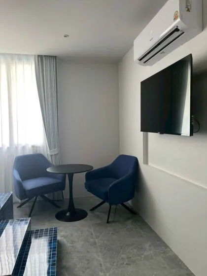 Modernes 1-Zimmer-Apartment zur Miete in Nai Harn, Phuket