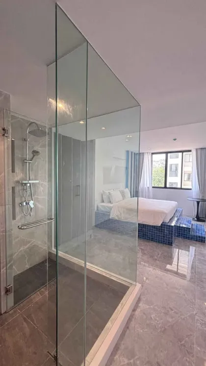 Modernes 1-Zimmer-Apartment zur Miete in Nai Harn, Phuket