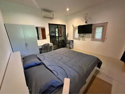 อพาร์ตเมนต์ 1 ห้องนอน 1 ห้องน้ำ พร้อมเฟอร์นิเจอร์ครบที่ The Boom House Rawai