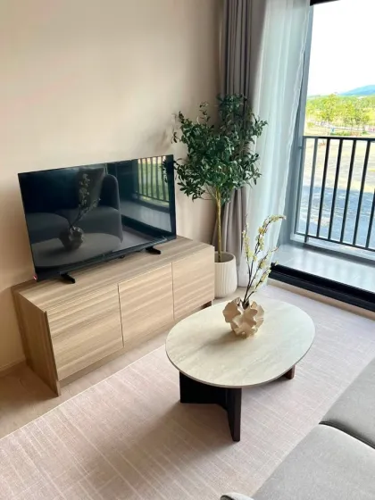 Moderne 2-Zimmer-Wohnung im The Base Cherngtalay zur Miete