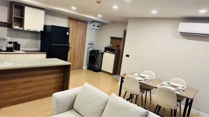 Appartement 2 Chambres 2 Salles de Bain avec Vue Piscine à Space Condo Choengtaley
