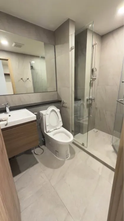 Appartement 2 Chambres 2 Salles de Bain avec Vue Piscine à Space Condo Choengtaley
