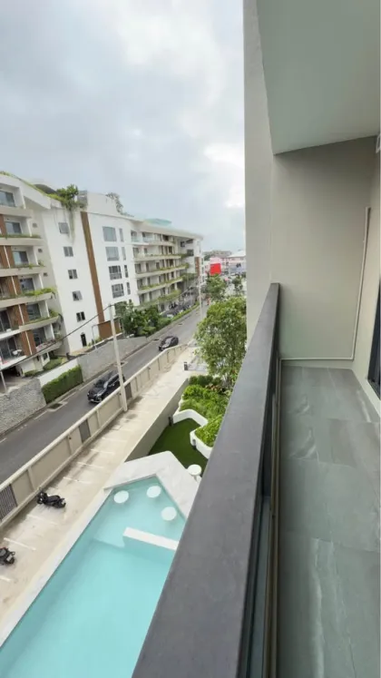 Appartement 2 Chambres 2 Salles de Bain avec Vue Piscine à Space Condo Choengtaley