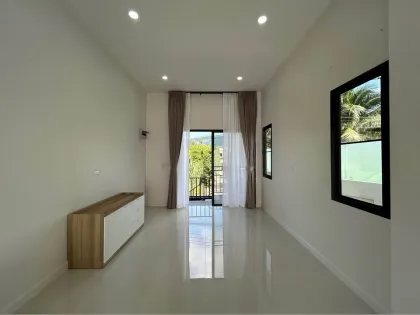 Casa semi amueblada nueva de 2 habitaciones con jardín en Rawai