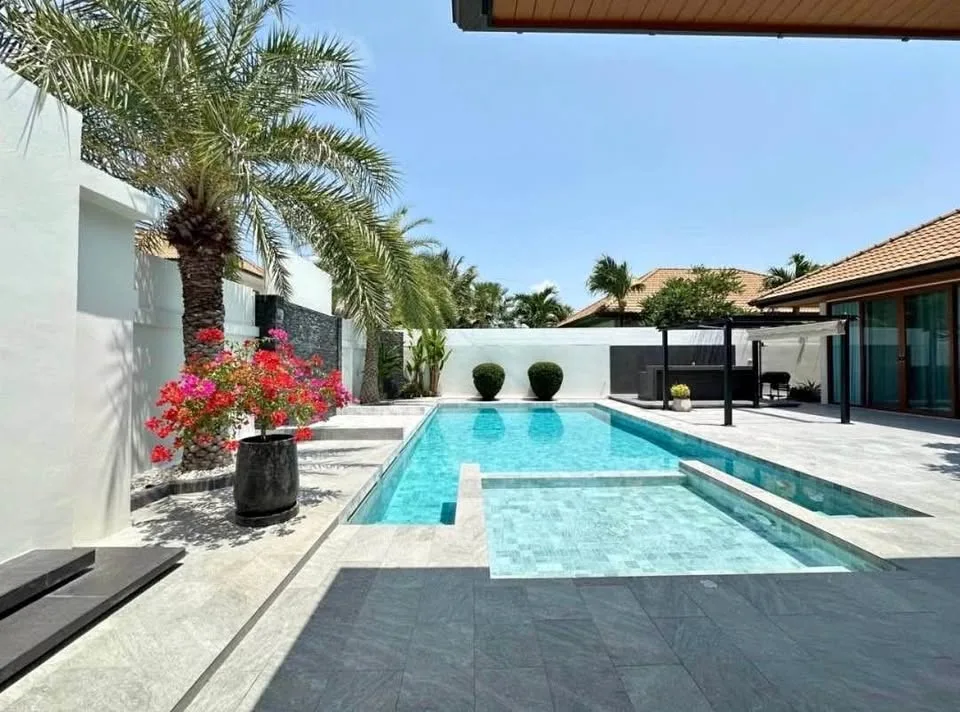 4-Schlafzimmer Poolvilla in Rawai mit Meerblick zu vermieten