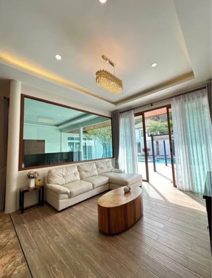 4-Schlafzimmer Poolvilla in Rawai mit Meerblick zu vermieten