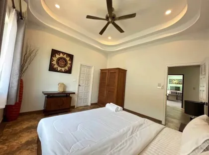 4-Schlafzimmer Poolvilla in Rawai mit Meerblick zu vermieten