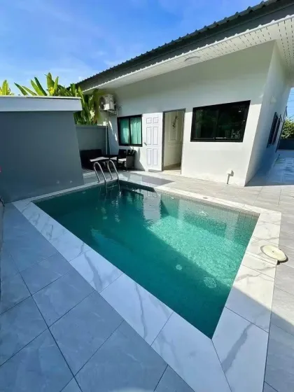 Moderne 3-Schlafzimmer-Poolvilla zur Miete in Rawai
