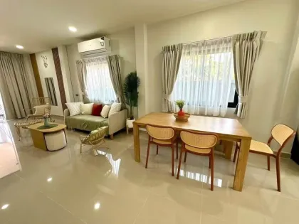 Moderne 3-Schlafzimmer-Poolvilla zur Miete in Rawai