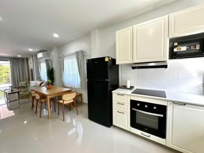 Moderne 3-Schlafzimmer-Poolvilla zur Miete in Rawai