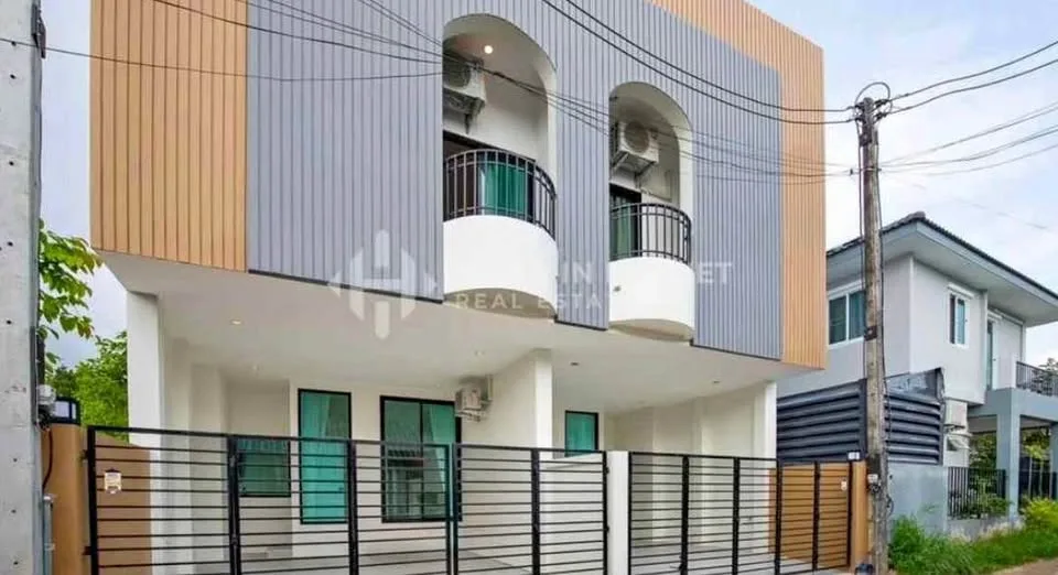 Casa moderna adosada de 2 habitaciones en alquiler en Koh Kaew