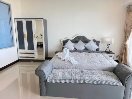 Schicke 1-Zimmer-Wohnung mit Meerblick am Karon Beach